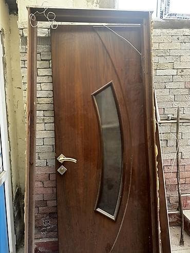 Taxta giriş/qapı dəsti - Material: ağac üzərində tünd qəhvəyi dekor