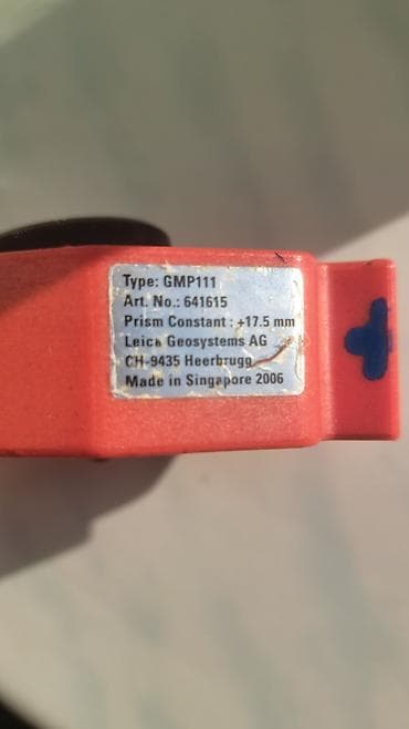 7771 ne demek: Leica Geosystems GMP111 miniprizma . Prima şüşəsində cırda cızıq — 4