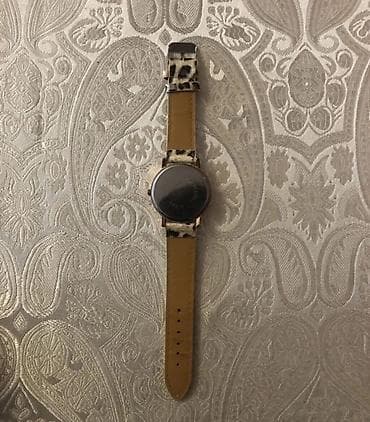 Qadın qol saatı - Korpus: qızılı tonlu dairəvi korpus, kənarı daş — 2