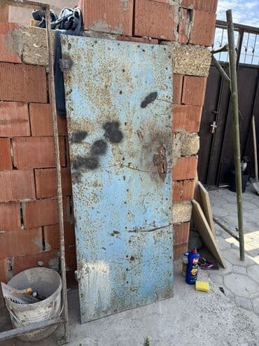 qapi satilir: Cercive ile birge satilir En67 uzun 170
Real alciya endirim var 🙏 — 1