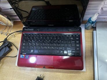 14 sade: Toshiba Satellite noutbuku – qırmızı korpus, 14–15″ ekran. Komplektdə — 2
