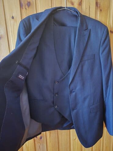 i̇dman qadın ətəkləri: Qara payetli qadın paltarı + bej rəngli kapüşonlu yağmurluq + kişi — 7