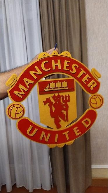 qaqa stili sekilleri: Manchester United loqolu dekorativ asma nişan - Dizayn: Rəsmi — 1