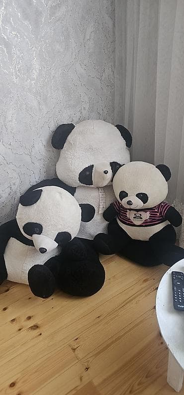 panda oyuncaq: Məhsul: Yumşaq oyuncaqlar – panda kolleksiyası Təsvir: - 3 ədəd böyük — 1