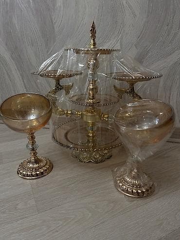 Tort və şiriniyyat qabı, rəng - Qızılı, Şüşə lalafo.az -da Tort və şiriniyyat qabı, rəng - Qızılı, Şüşə