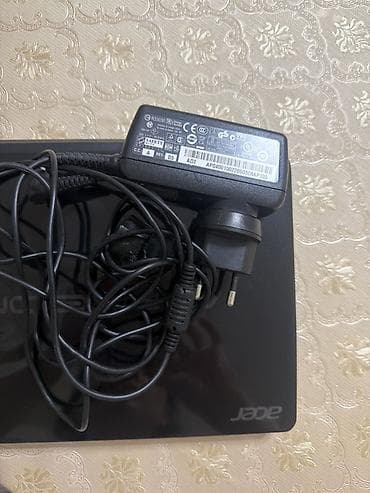 Acer Aspire One D270 mini noutbuk Texniki xüsusiyyətlər: - Ekran