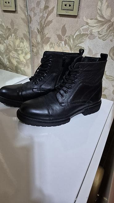 Kişi original dəri çəkmələri – qara rəng, klassik-urban dizayn. 41-42