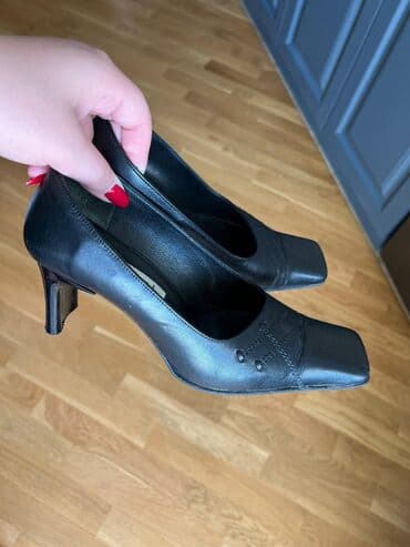 Basanoşka və səndəllər: Tuflilər, Ölçü: 39, rəng - Qara, İşlənmiş — 1