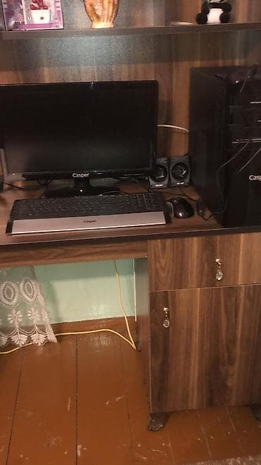 Stolustu komputer satilir. 4 RAM-dir. Qiymeti 200 manat