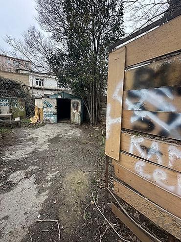 qaraj icare: Qaraj icareye verilir, 1 sota yaxin heyeti var. Heyetde 2 qaraj var 1 — 2