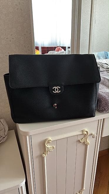 Çantalar: Chanel qadın çantası – klassik qara rəngdə, yumşaq fakturalı dəri — 1