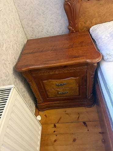 qoz: Klassik üslubda yataq otağı dəsti Komplekt: - İki nəfərlik çarpayı — 5