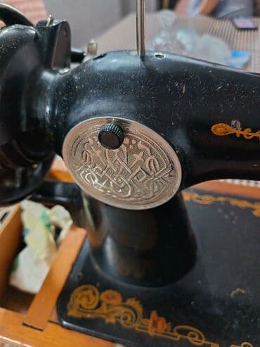 ручная швейна машина: Antik tikiş maşını – mexaniki, stolüstü model - Korpus: döküm metal — 4