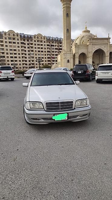 Mercedes-Benz C 240: 2.4 l | 1998 il Sedan