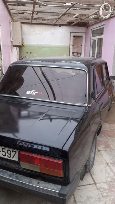 Lada 2107, qara rəng. Klassik kuzov dizaynı, xrom ön barmaqlıq və düz — 5