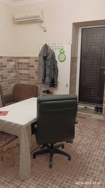 2 otaqlı mənzil vasitəçisiz: Binəqədi rayonu,6-cı mkr,5 mərtəbəli binanın,1-ci mərtəbəsində, 2 — 8