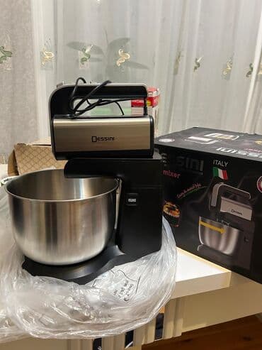 stol uzlukleri: Ağ rəngdə zərif dizaynlı masa və yumşaq oturacaqlı kreslo dəsti - — 3