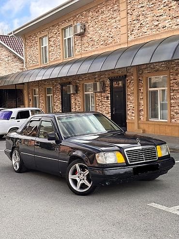 Mercedes-Benz W124: 2 l | 1993 il Sedan