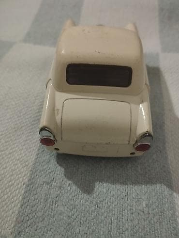 Kolleksiya üçün oyuncaq avtomobil – retro kupe model - Material — 4
