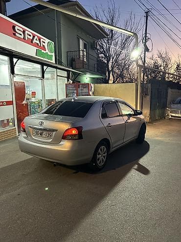 aftamabiller: Toyota Yaris: 1.3 l | 2007 il Sedan — 6