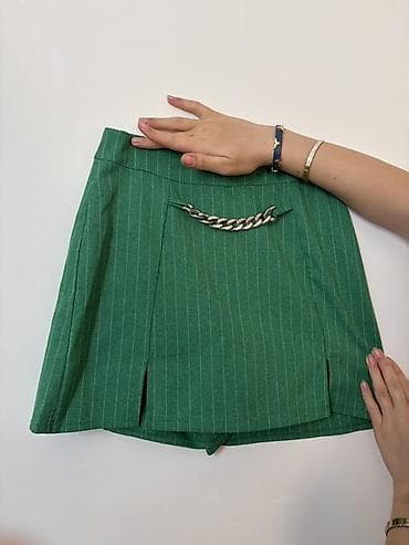 mini geyim: Qadın etekləri – 4 fərqli model 1) Yaşıl mini etek - İncə şaquli — 1