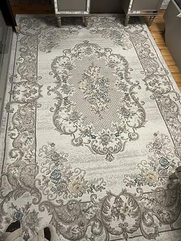 İncəsənət və kolleksiyalar: Klassik üslublu xalça - Rəng palitrası: açıq boz, krem və qırıq ağ — 2