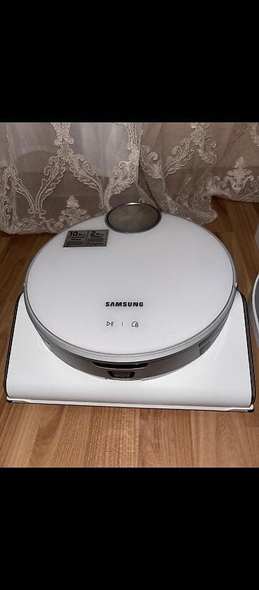 Samsung robot tozsoran – Self-Emptying baza stansiyası ilə