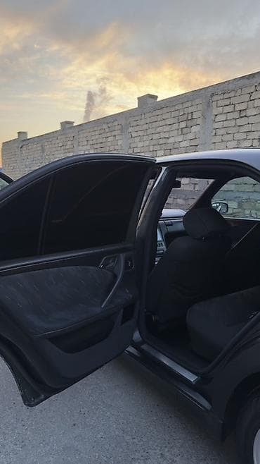 ford transit 1997: Mercedes-Benz E 220: 2.2 l | 2000 il Sedan — 7