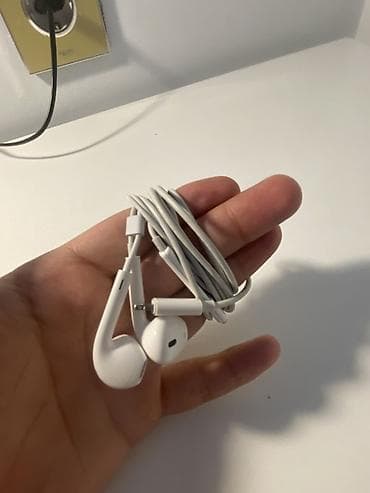 Orjinal İphone nausnik telefon ustunde verilib.ses keyfiyyetine söz lalafo.az -da Orjinal İphone nausnik telefon ustunde verilib.ses keyfiyyetine söz