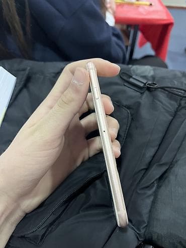 2 ci el telefon: IPhone 8, 64 GB, Qızılı, Qırıq — 3