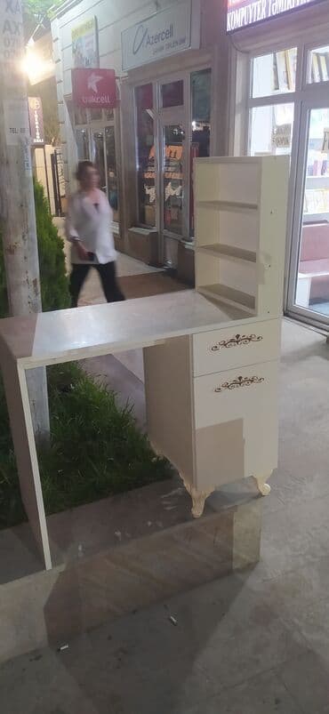 Yeni, Manikür üçün masa, Güzgüsüz