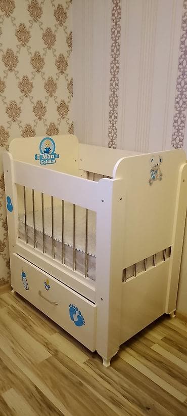 lovhe: Uşaq beşiyi – ağ krem rəngdə, mavi naxışlı - Material: ağac lövhə — 3