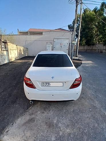 mercedes s class 220: Ağ rəngli sedan – şəhər və tras üçün qənaətcil və rahat gündəlik — 4