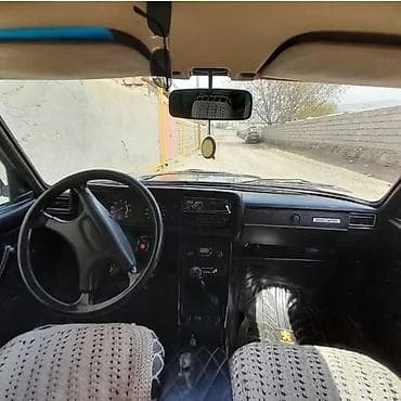 ucuz maşin: Model: LADA 2104 (universal kuzov) Rəng: qara Yanacaq: benzin Ötürücü — 7