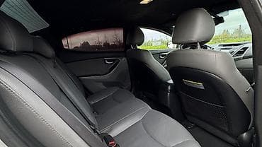 hyundai accent 1995 запчасти: Hyundai Elantra sedan – gümüşü rəng, xarici görünüşü dinamik xətlər və — 10