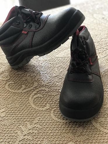 İş ayaqqabısı / təhlükəsizlik çəkmələri - Rəng: qara, tünd qırmızı