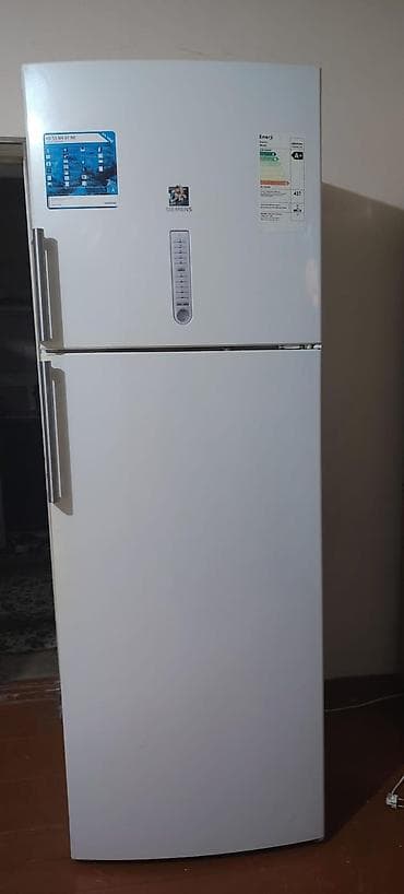 Soyuducu satilir Hundurluyu 2 metir eni 69 santim. Koc sebebi ile