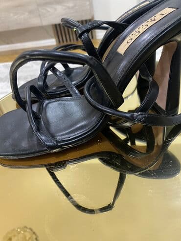 женские босоножки на танкетке: Ölçü: 38, rəng - Qara, İşlənmiş — 2