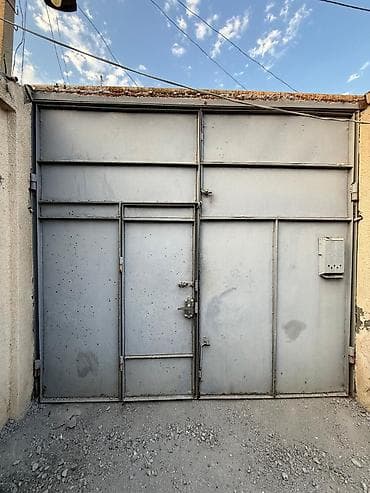 qapi demir qapi seyf qapi: Darvaza qalın listnən yığılıb eni 3 hündürü 2.80 — 2