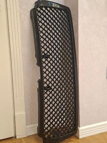 Toyota Prado ön radiator barmaqlığı - Rəng: parlaq qara - Dizayn: iri