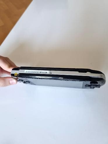 psp konsol: PSP 3000 modeli, qara; əsas məsələ odur ki, şarj etməyəcək və arxa — 3