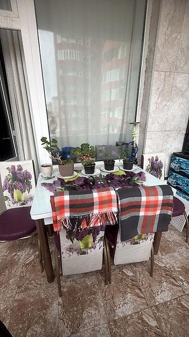 ağ yasəmən: Mətbəx üçün, İşlənmiş, Açılan, Kvadrat masa, 4 stul — 1