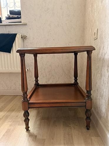 istolar: Jurnal masası, Açılmayan, Şüşə, Kvadrat masa — 2