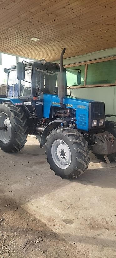 Belarus 1221.2 traktor - Model: Belarus 1221.2 (MTZ) - Rəng: mavi