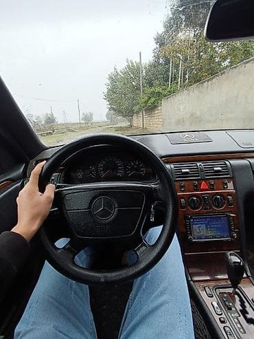 mersedes s klass: Mercedes-Benz E-Class: 2.4 l | 1998 il Sedan — 4