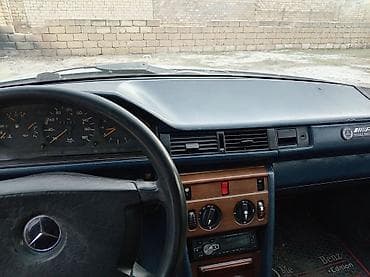 opel 2 5: Mercedes-Benz W124: 2 l | 1987 il Sedan — 9