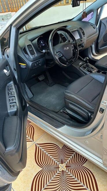 qoşqu karavan satilir: Kia K3: 1.6 l | 2017 il — 7