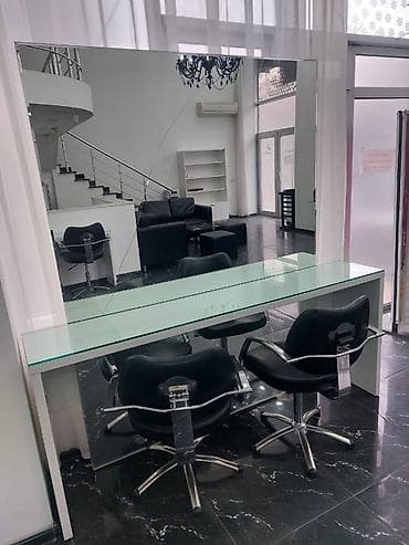 Салонная, медицинская мебель: Б/у, Стол для стрижки, С зеркалом — 1