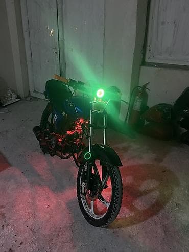 ucuz mapetler: Moped/motosiklet – mavi rəngdə, yüngül çərçivə və dar oturacaqla şəhər — 2