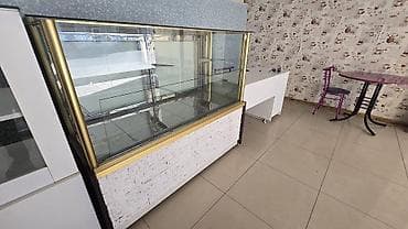 Moyka avadanlığı: Vitrin soyuducu. Az istifadə olunub əla vəziyyətdədir. Sifarişlə — 4